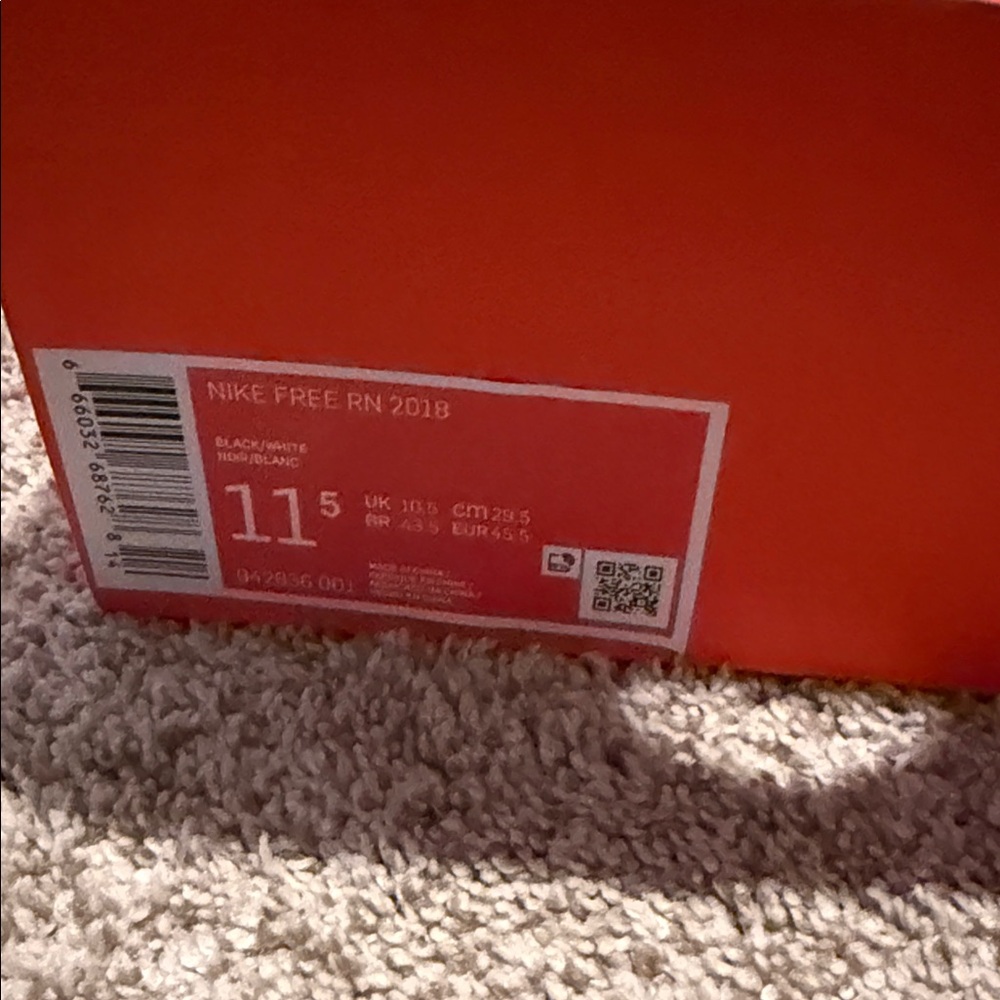 Nike Men's Black and White Sneakers - Picture 2 of 2
